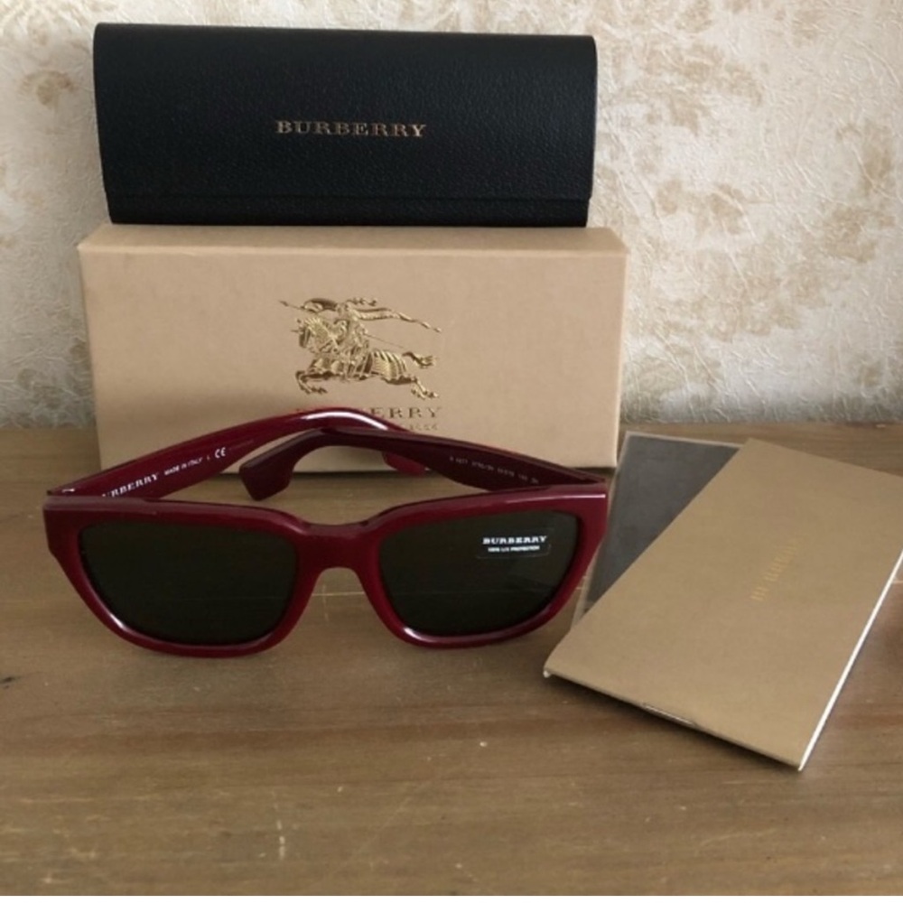 BNWT Burberry square sunglasses